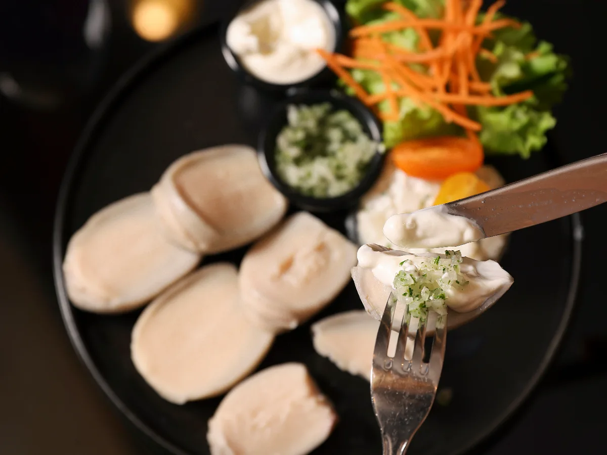 Foto de Locos con mayonesa y salsa verde