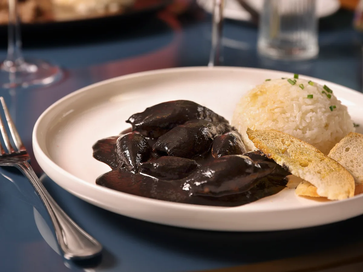 Foto de Calamares en su tinta con arroz